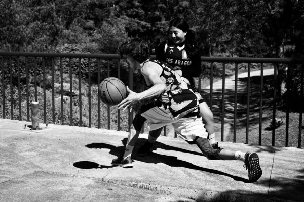 basketball point guard dribbling